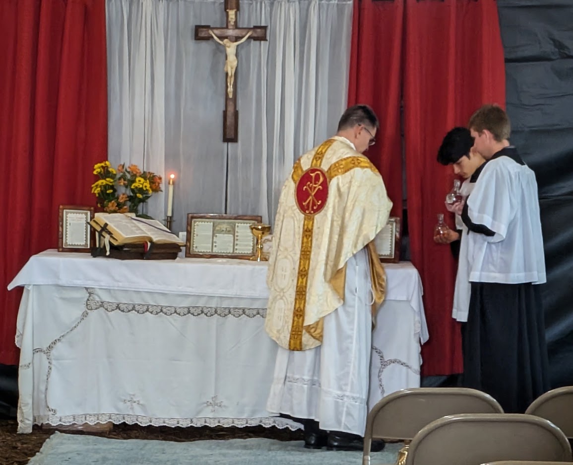 Festival Mass at the autumn altar